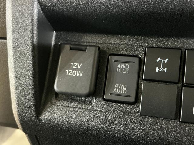 ハイゼットトラックジャンボエクストラ 届出済み未使用車 切替式4WD 3方開届出済み未使用車 切替式4WD 3方開 荷台作業灯 前後コーナーセンサー オートマチックハイビーム LEDヘッドライト フォグライト オートライト スマートキー プッシュスタート スマートアシスト(京都府)の中古車