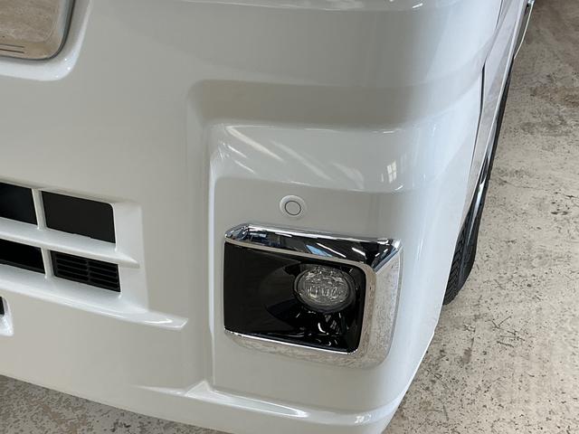 ハイゼットトラックジャンボエクストラ 届出済み未使用車 切替式4WD 3方開届出済み未使用車 切替式4WD 3方開 荷台作業灯 前後コーナーセンサー オートマチックハイビーム LEDヘッドライト フォグライト オートライト スマートキー プッシュスタート スマートアシスト(京都府)の中古車