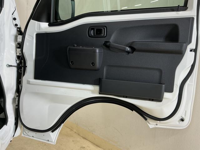 ハイゼットトラックジャンボエクストラ 届出済み未使用車 切替式4WD 3方開届出済み未使用車 切替式4WD 3方開 荷台作業灯 前後コーナーセンサー オートマチックハイビーム LEDヘッドライト フォグライト オートライト スマートキー プッシュスタート スマートアシスト(京都府)の中古車