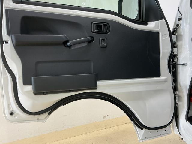 ハイゼットトラックジャンボエクストラ 届出済み未使用車 切替式4WD 3方開届出済み未使用車 切替式4WD 3方開 荷台作業灯 前後コーナーセンサー オートマチックハイビーム LEDヘッドライト フォグライト オートライト スマートキー プッシュスタート スマートアシスト(京都府)の中古車