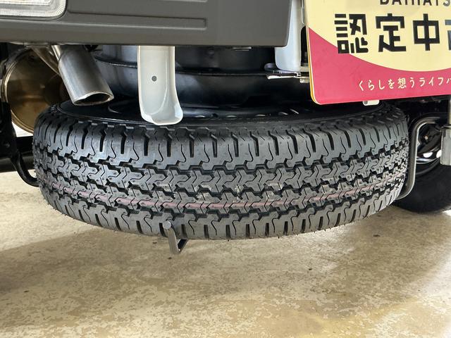 ハイゼットトラックジャンボエクストラ 届出済み未使用車 切替式4WD 3方開届出済み未使用車 切替式4WD 3方開 荷台作業灯 前後コーナーセンサー オートマチックハイビーム LEDヘッドライト フォグライト オートライト スマートキー プッシュスタート スマートアシスト(京都府)の中古車