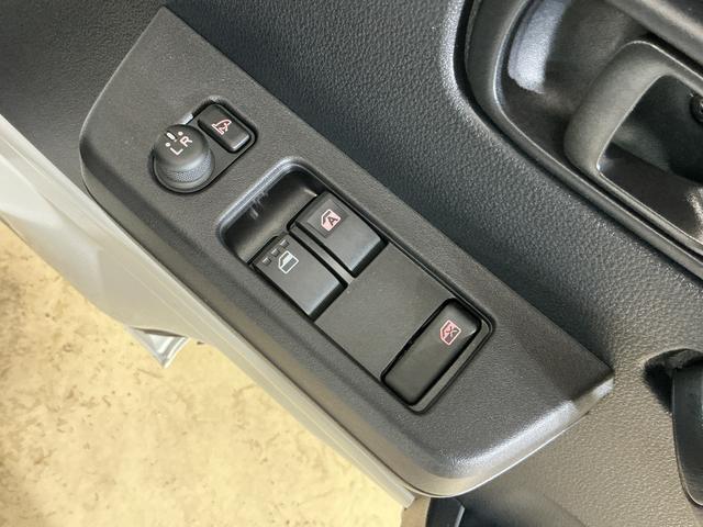 ハイゼットトラックジャンボエクストラ 届出済み未使用車 切替式4WD 3方開届出済み未使用車 切替式4WD 3方開 荷台作業灯 前後コーナーセンサー オートマチックハイビーム LEDヘッドライト フォグライト オートライト スマートキー プッシュスタート スマートアシスト(京都府)の中古車
