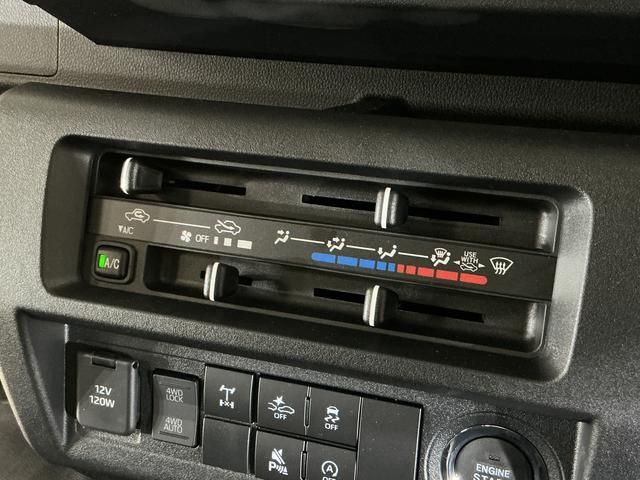 ハイゼットトラックジャンボエクストラ 届出済み未使用車 切替式4WD 3方開届出済み未使用車 切替式4WD 3方開 荷台作業灯 前後コーナーセンサー オートマチックハイビーム LEDヘッドライト フォグライト オートライト スマートキー プッシュスタート スマートアシスト(京都府)の中古車