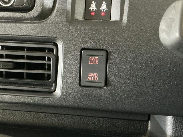 ハイゼットカーゴクルーズターボ　切替式４ＷＤ　ＣＤオーディオ　オートライトターボ　切替式４ＷＤ　ＣＤオーディオ　前後コーナーセンサー　オートマチックハイビーム　オートライト　ＬＥＤヘッドライト　スマートキー　プッシュスタート　ドアバイザー　スマートアシスト　横滑り防止装置（京都府）の中古車