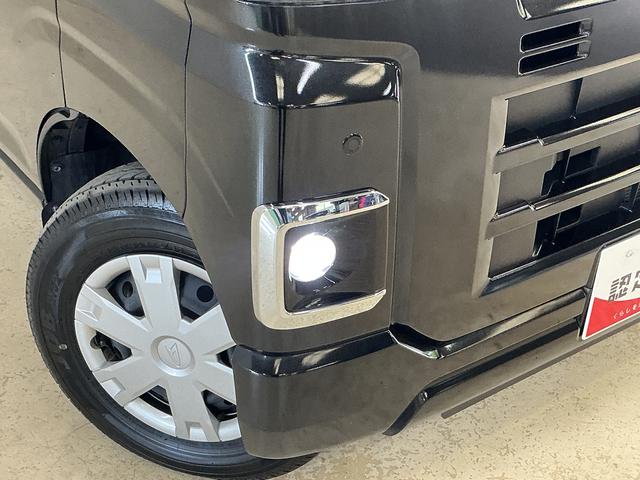 ハイゼットカーゴクルーズターボ　切替式４ＷＤ　ＣＤオーディオ　オートライトターボ　切替式４ＷＤ　ＣＤオーディオ　前後コーナーセンサー　オートマチックハイビーム　オートライト　ＬＥＤヘッドライト　スマートキー　プッシュスタート　ドアバイザー　スマートアシスト　横滑り防止装置（京都府）の中古車