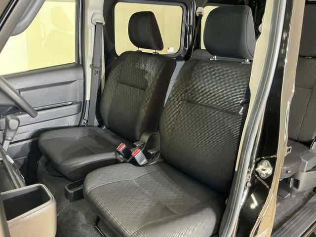 ハイゼットカーゴクルーズターボ　切替式４ＷＤ　ＣＤオーディオ　オートライトターボ　切替式４ＷＤ　ＣＤオーディオ　前後コーナーセンサー　オートマチックハイビーム　オートライト　ＬＥＤヘッドライト　スマートキー　プッシュスタート　ドアバイザー　スマートアシスト　横滑り防止装置（京都府）の中古車