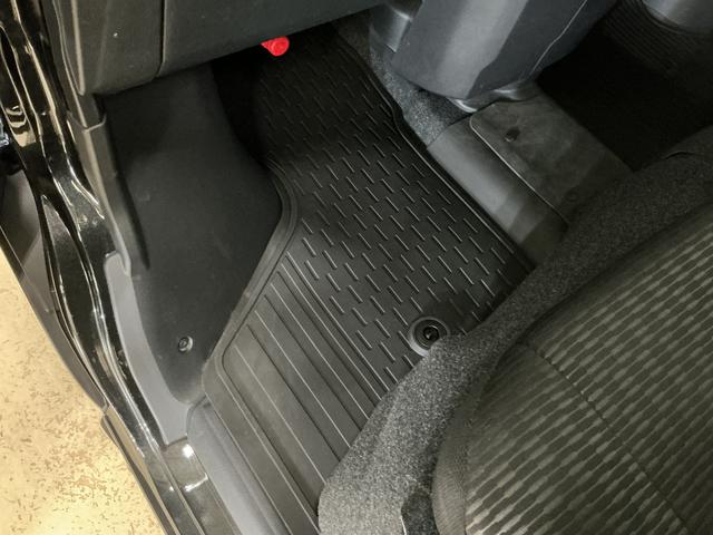 ハイゼットカーゴクルーズターボ　切替式４ＷＤ　ＣＤオーディオ　オートライトターボ　切替式４ＷＤ　ＣＤオーディオ　前後コーナーセンサー　オートマチックハイビーム　オートライト　ＬＥＤヘッドライト　スマートキー　プッシュスタート　ドアバイザー　スマートアシスト　横滑り防止装置（京都府）の中古車