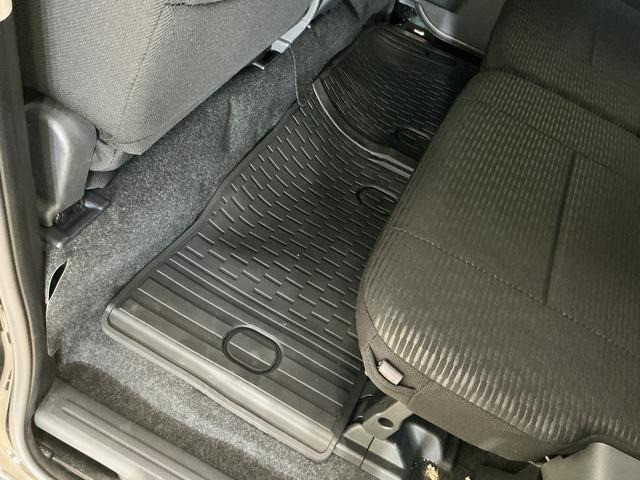 ハイゼットカーゴクルーズターボ　切替式４ＷＤ　ＣＤオーディオ　オートライトターボ　切替式４ＷＤ　ＣＤオーディオ　前後コーナーセンサー　オートマチックハイビーム　オートライト　ＬＥＤヘッドライト　スマートキー　プッシュスタート　ドアバイザー　スマートアシスト　横滑り防止装置（京都府）の中古車