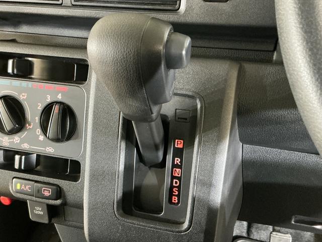 ハイゼットカーゴクルーズターボ　切替式４ＷＤ　ＣＤオーディオ　オートライトターボ　切替式４ＷＤ　ＣＤオーディオ　前後コーナーセンサー　オートマチックハイビーム　オートライト　ＬＥＤヘッドライト　スマートキー　プッシュスタート　ドアバイザー　スマートアシスト　横滑り防止装置（京都府）の中古車
