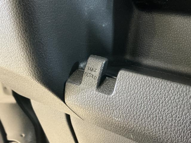 ハイゼットカーゴクルーズターボ　切替式４ＷＤ　ＣＤオーディオ　オートライトターボ　切替式４ＷＤ　ＣＤオーディオ　前後コーナーセンサー　オートマチックハイビーム　オートライト　ＬＥＤヘッドライト　スマートキー　プッシュスタート　ドアバイザー　スマートアシスト　横滑り防止装置（京都府）の中古車