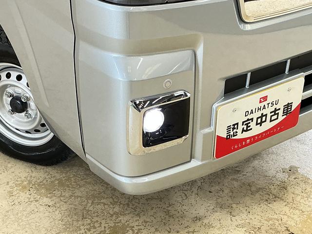 ハイゼットトラックジャンボエクストラ　届出済未使用車　切替式４ＷＤ　荷台作業灯届出済み未使用車　切替式４ＷＤ　３方開　荷台作業灯　前後コーナーセンサー　オートマチックハイビーム　ＬＥＤヘッドライト　オートライト　フォグライト　スマートキー　スマートアシスト　プッシュスタート（京都府）の中古車