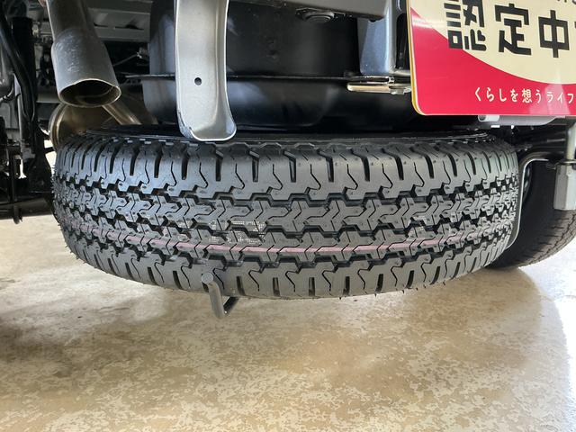 ハイゼットトラックジャンボエクストラ　届出済未使用車　切替式４ＷＤ　荷台作業灯届出済み未使用車　切替式４ＷＤ　３方開　荷台作業灯　前後コーナーセンサー　オートマチックハイビーム　ＬＥＤヘッドライト　オートライト　フォグライト　スマートキー　スマートアシスト　プッシュスタート（京都府）の中古車