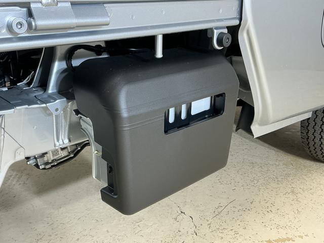 ハイゼットトラックジャンボエクストラ　届出済未使用車　切替式４ＷＤ　荷台作業灯届出済み未使用車　切替式４ＷＤ　３方開　荷台作業灯　前後コーナーセンサー　オートマチックハイビーム　ＬＥＤヘッドライト　オートライト　フォグライト　スマートキー　スマートアシスト　プッシュスタート（京都府）の中古車