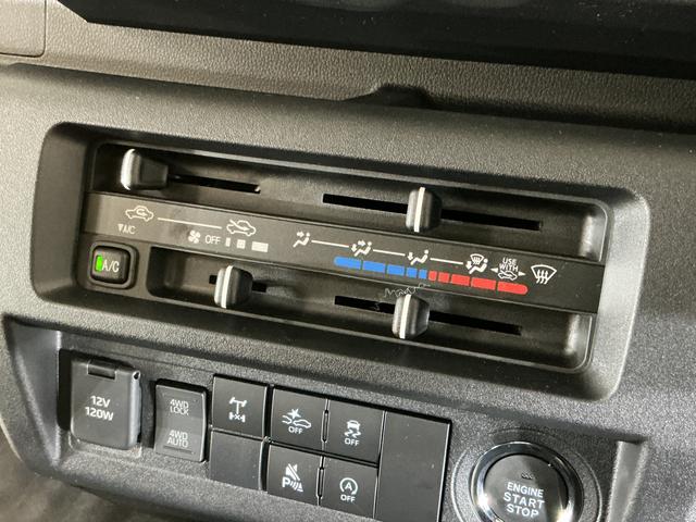 ハイゼットトラックジャンボエクストラ　届出済未使用車　切替式４ＷＤ　荷台作業灯届出済み未使用車　切替式４ＷＤ　３方開　荷台作業灯　前後コーナーセンサー　オートマチックハイビーム　ＬＥＤヘッドライト　オートライト　フォグライト　スマートキー　スマートアシスト　プッシュスタート（京都府）の中古車