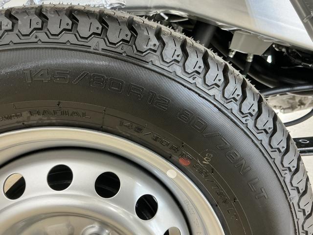ハイゼットトラックジャンボエクストラ　届出済未使用車　切替式４ＷＤ　荷台作業灯届出済み未使用車　切替式４ＷＤ　３方開　荷台作業灯　前後コーナーセンサー　オートマチックハイビーム　ＬＥＤヘッドライト　オートライト　フォグライト　スマートキー　スマートアシスト　プッシュスタート（京都府）の中古車
