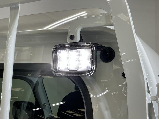 ハイゼットトラックジャンボエクストラ 届出済未使用車 切替式4WD 荷台作業灯届出済み未使用車 切替式4WD 3方開 荷台作業灯 前後コーナーセンサー オートマチックハイビーム LEDヘッドライト オートライト フォグライト スマートキー プッシュスタート スマートアシスト(京都府)の中古車