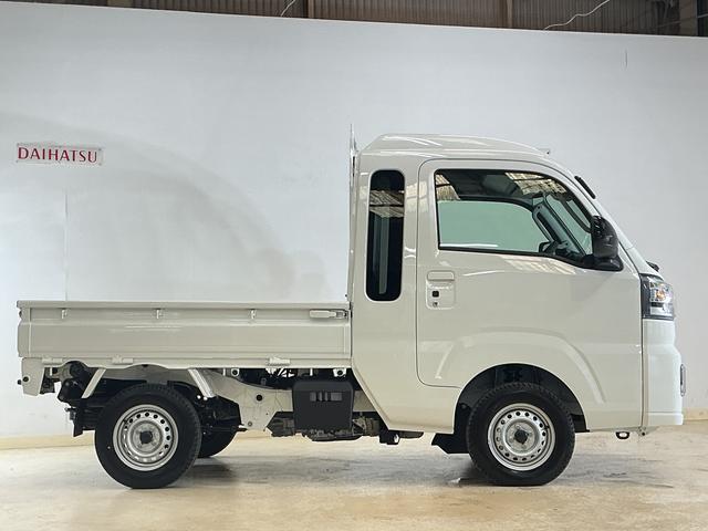 ハイゼットトラックジャンボエクストラ 届出済未使用車 切替式4WD 荷台作業灯届出済み未使用車 切替式4WD 3方開 荷台作業灯 前後コーナーセンサー オートマチックハイビーム LEDヘッドライト オートライト フォグライト スマートキー プッシュスタート スマートアシスト(京都府)の中古車