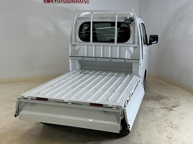 ハイゼットトラックジャンボエクストラ 届出済未使用車 切替式4WD 荷台作業灯届出済み未使用車 切替式4WD 3方開 荷台作業灯 前後コーナーセンサー オートマチックハイビーム LEDヘッドライト オートライト フォグライト スマートキー プッシュスタート スマートアシスト(京都府)の中古車