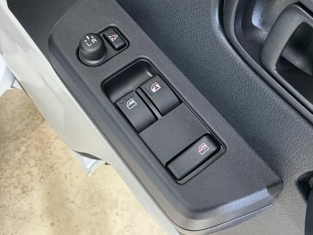 ハイゼットトラックジャンボエクストラ 届出済未使用車 切替式4WD 荷台作業灯届出済み未使用車 切替式4WD 3方開 荷台作業灯 前後コーナーセンサー オートマチックハイビーム LEDヘッドライト オートライト フォグライト スマートキー プッシュスタート スマートアシスト(京都府)の中古車
