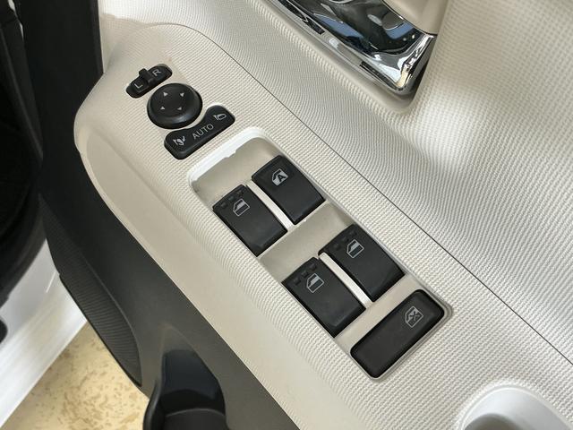 ムーヴキャンバスストライプスG 4WD バックカメラ 両側パワースライドドア4WD バックカメラ 両側パワースライドドア ホットカップホルダー シートヒーター 前後コーナーセンサー 電動パーキングブレーキ オートハイビーム USBチャージャー LEDヘッドライト オートライト(京都府)の中古車