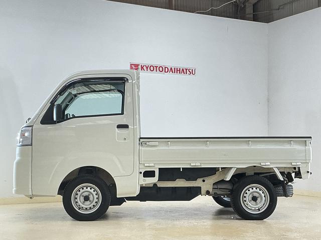 ハイゼットトラックスタンダード　ワンオーナー　４ＷＤ　５速ＭＴ車　ラジオデッキワンオーナー　４ＷＤ　５速ＭＴ車　ラジオデッキ　３方開　コーナーセンサー　ドアバイザー　ラバーマット　横滑り防止装置　アイドリングストップ　オートハイビーム　オートライト　スマアシ　マニュアルエアコン（京都府）の中古車