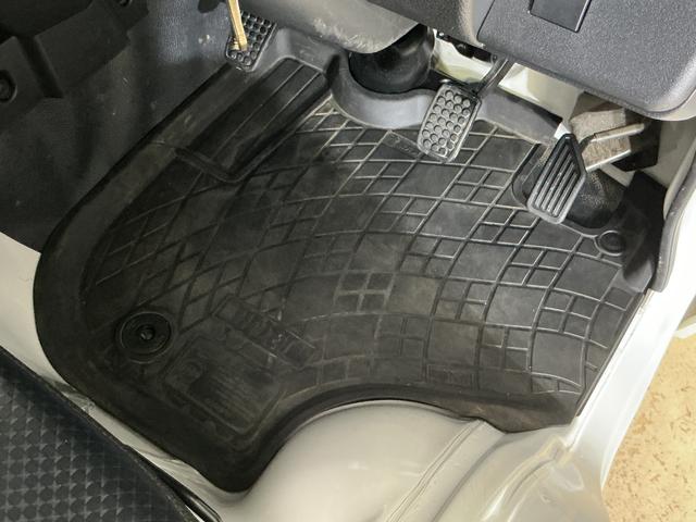 ハイゼットトラックスタンダード　ワンオーナー　４ＷＤ　５速ＭＴ車　ラジオデッキワンオーナー　４ＷＤ　５速ＭＴ車　ラジオデッキ　３方開　コーナーセンサー　ドアバイザー　ラバーマット　横滑り防止装置　アイドリングストップ　オートハイビーム　オートライト　スマアシ　マニュアルエアコン（京都府）の中古車