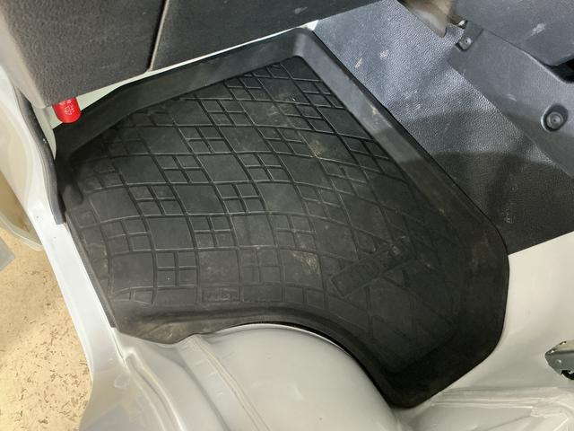 ハイゼットトラックスタンダード　ワンオーナー　４ＷＤ　５速ＭＴ車　ラジオデッキワンオーナー　４ＷＤ　５速ＭＴ車　ラジオデッキ　３方開　コーナーセンサー　ドアバイザー　ラバーマット　横滑り防止装置　アイドリングストップ　オートハイビーム　オートライト　スマアシ　マニュアルエアコン（京都府）の中古車