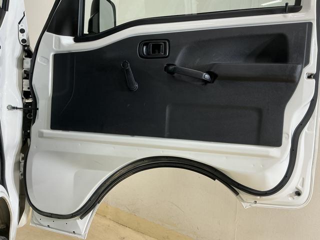 ハイゼットトラックスタンダード　ワンオーナー　４ＷＤ　５速ＭＴ車　ラジオデッキワンオーナー　４ＷＤ　５速ＭＴ車　ラジオデッキ　３方開　コーナーセンサー　ドアバイザー　ラバーマット　横滑り防止装置　アイドリングストップ　オートハイビーム　オートライト　スマアシ　マニュアルエアコン（京都府）の中古車