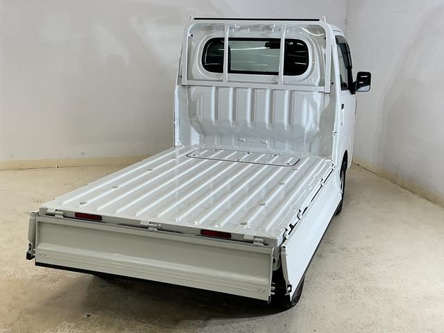 ハイゼットトラックスタンダード　ワンオーナー　４ＷＤ　５速ＭＴ車　ラジオデッキワンオーナー　４ＷＤ　５速ＭＴ車　ラジオデッキ　３方開　コーナーセンサー　ドアバイザー　ラバーマット　横滑り防止装置　アイドリングストップ　オートハイビーム　オートライト　スマアシ　マニュアルエアコン（京都府）の中古車