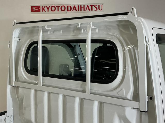 ハイゼットトラックスタンダード　ワンオーナー　４ＷＤ　５速ＭＴ車　ラジオデッキワンオーナー　４ＷＤ　５速ＭＴ車　ラジオデッキ　３方開　コーナーセンサー　ドアバイザー　ラバーマット　横滑り防止装置　アイドリングストップ　オートハイビーム　オートライト　スマアシ　マニュアルエアコン（京都府）の中古車