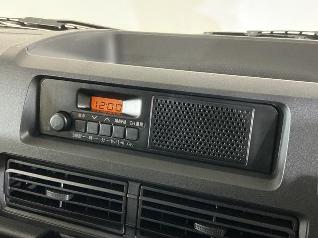 ハイゼットカーゴ 中古車 ＤＸ　届出済み未使用車　電子制御式４ＷＤ　ラジオデッキ届出済み未使用車　電子制御式４ＷＤ　ラジオデッキ　コーナーセンサー　オートハイビーム　キーレス　オートライト　スペアキー有り　スマアシ　横滑り防止装置　アイドリングストップ　１２Ｖ電源ソケット