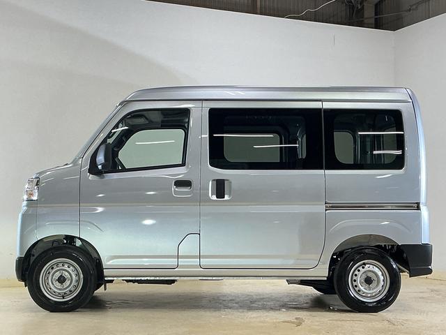 ハイゼットカーゴＤＸ　届出済み未使用車　ラジオデッキ　コーナーセンサー届出済み未使用車　ラジオデッキ　コーナーセンサー　オートハイビーム　キーレス　オートライト　スマアシ　スペアキー有り　横滑り防止装置　アイドリングストップ　１２Ｖ電源ソケット　マニュアルエアコン（京都府）の中古車