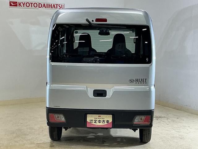 ハイゼットカーゴＤＸ　届出済み未使用車　ラジオデッキ　コーナーセンサー届出済み未使用車　ラジオデッキ　コーナーセンサー　オートハイビーム　キーレス　オートライト　スマアシ　スペアキー有り　横滑り防止装置　アイドリングストップ　１２Ｖ電源ソケット　マニュアルエアコン（京都府）の中古車