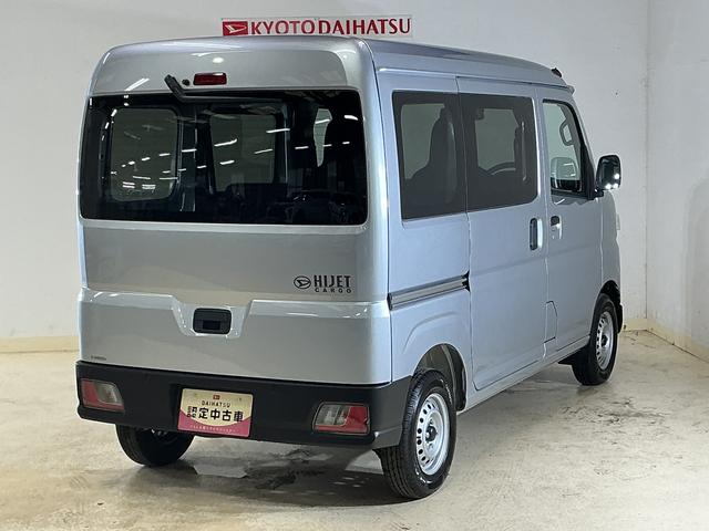 ハイゼットカーゴＤＸ　届出済み未使用車　ラジオデッキ　コーナーセンサー届出済み未使用車　ラジオデッキ　コーナーセンサー　オートハイビーム　キーレス　オートライト　スマアシ　スペアキー有り　横滑り防止装置　アイドリングストップ　１２Ｖ電源ソケット　マニュアルエアコン（京都府）の中古車