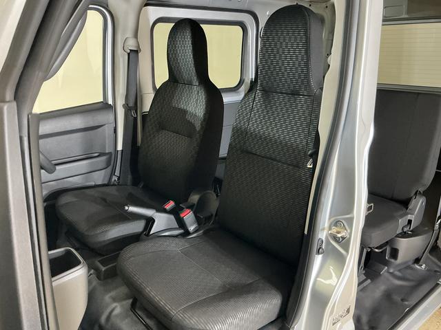 ハイゼットカーゴＤＸ　届出済み未使用車　ラジオデッキ　コーナーセンサー届出済み未使用車　ラジオデッキ　コーナーセンサー　オートハイビーム　キーレス　オートライト　スマアシ　スペアキー有り　横滑り防止装置　アイドリングストップ　１２Ｖ電源ソケット　マニュアルエアコン（京都府）の中古車