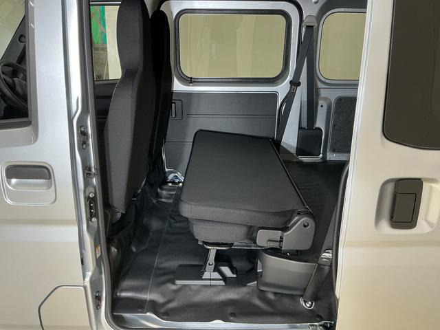 ハイゼットカーゴＤＸ　届出済み未使用車　ラジオデッキ　コーナーセンサー届出済み未使用車　ラジオデッキ　コーナーセンサー　オートハイビーム　キーレス　オートライト　スマアシ　スペアキー有り　横滑り防止装置　アイドリングストップ　１２Ｖ電源ソケット　マニュアルエアコン（京都府）の中古車