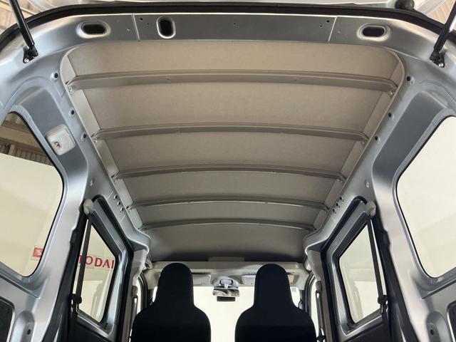 ハイゼットカーゴＤＸ　届出済み未使用車　ラジオデッキ　コーナーセンサー届出済み未使用車　ラジオデッキ　コーナーセンサー　オートハイビーム　キーレス　オートライト　スマアシ　スペアキー有り　横滑り防止装置　アイドリングストップ　１２Ｖ電源ソケット　マニュアルエアコン（京都府）の中古車