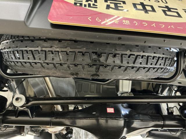 ハイゼットカーゴＤＸ　届出済み未使用車　ラジオデッキ　コーナーセンサー届出済み未使用車　ラジオデッキ　コーナーセンサー　オートハイビーム　キーレス　オートライト　スマアシ　スペアキー有り　横滑り防止装置　アイドリングストップ　１２Ｖ電源ソケット　マニュアルエアコン（京都府）の中古車