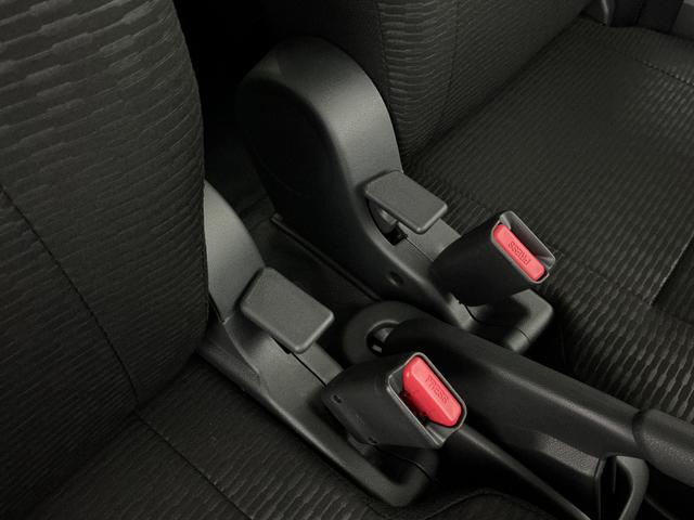ハイゼットカーゴＤＸ　届出済み未使用車　ラジオデッキ　コーナーセンサー届出済み未使用車　ラジオデッキ　コーナーセンサー　オートハイビーム　キーレス　オートライト　スマアシ　スペアキー有り　横滑り防止装置　アイドリングストップ　１２Ｖ電源ソケット　マニュアルエアコン（京都府）の中古車