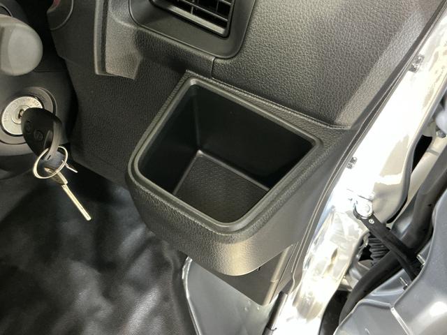 ハイゼットカーゴＤＸ　届出済み未使用車　ラジオデッキ　コーナーセンサー届出済み未使用車　ラジオデッキ　コーナーセンサー　オートハイビーム　キーレス　オートライト　スマアシ　スペアキー有り　横滑り防止装置　アイドリングストップ　１２Ｖ電源ソケット　マニュアルエアコン（京都府）の中古車