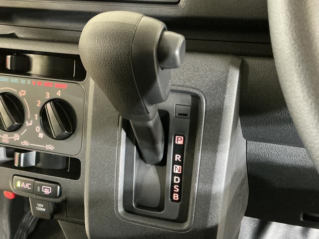 ハイゼットカーゴＤＸ　届出済み未使用車　ラジオデッキ　コーナーセンサー届出済み未使用車　ラジオデッキ　コーナーセンサー　オートハイビーム　キーレス　オートライト　スマアシ　スペアキー有り　横滑り防止装置　アイドリングストップ　１２Ｖ電源ソケット　マニュアルエアコン（京都府）の中古車