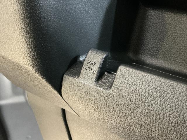 ハイゼットカーゴＤＸ　届出済み未使用車　ラジオデッキ　コーナーセンサー届出済み未使用車　ラジオデッキ　コーナーセンサー　オートハイビーム　キーレス　オートライト　スマアシ　スペアキー有り　横滑り防止装置　アイドリングストップ　１２Ｖ電源ソケット　マニュアルエアコン（京都府）の中古車