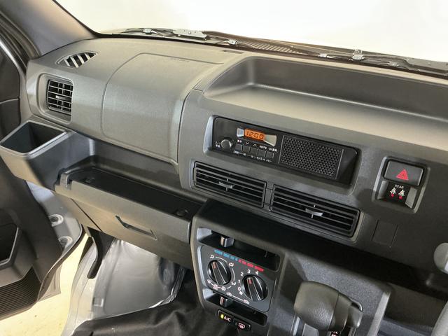 ハイゼットカーゴＤＸ　届出済み未使用車　ラジオデッキ　コーナーセンサー届出済み未使用車　ラジオデッキ　コーナーセンサー　オートハイビーム　キーレス　オートライト　スマアシ　スペアキー有り　横滑り防止装置　アイドリングストップ　１２Ｖ電源ソケット　マニュアルエアコン（京都府）の中古車