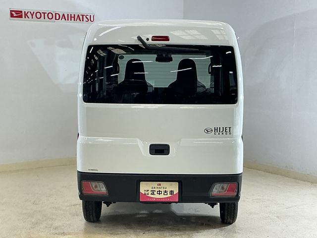 ハイゼットカーゴＤＸ　届出済み未使用車　電子制御式４ＷＤ　ＣＶＴ車　ラジオ届出済み未使用車　電子制御式４ＷＤ　ＣＶＴ車　ラジオデッキ　コーナーセンサー　オートハイビーム　キーレスエントリー　オートライト　スペアキー有り　スマートアシスト　アイドリングストップ　横滑り防止装置（京都府）の中古車