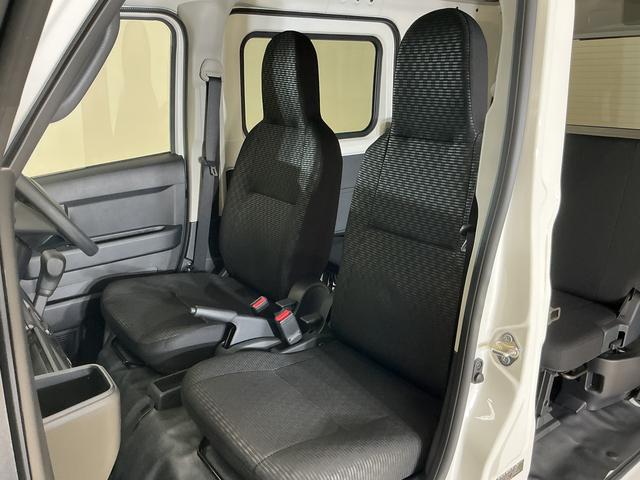 ハイゼットカーゴＤＸ　届出済み未使用車　電子制御式４ＷＤ　ＣＶＴ車　ラジオ届出済み未使用車　電子制御式４ＷＤ　ＣＶＴ車　ラジオデッキ　コーナーセンサー　オートハイビーム　キーレスエントリー　オートライト　スペアキー有り　スマートアシスト　アイドリングストップ　横滑り防止装置（京都府）の中古車