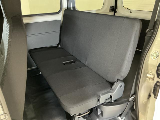ハイゼットカーゴＤＸ　届出済み未使用車　電子制御式４ＷＤ　ＣＶＴ車　ラジオ届出済み未使用車　電子制御式４ＷＤ　ＣＶＴ車　ラジオデッキ　コーナーセンサー　オートハイビーム　キーレスエントリー　オートライト　スペアキー有り　スマートアシスト　アイドリングストップ　横滑り防止装置（京都府）の中古車