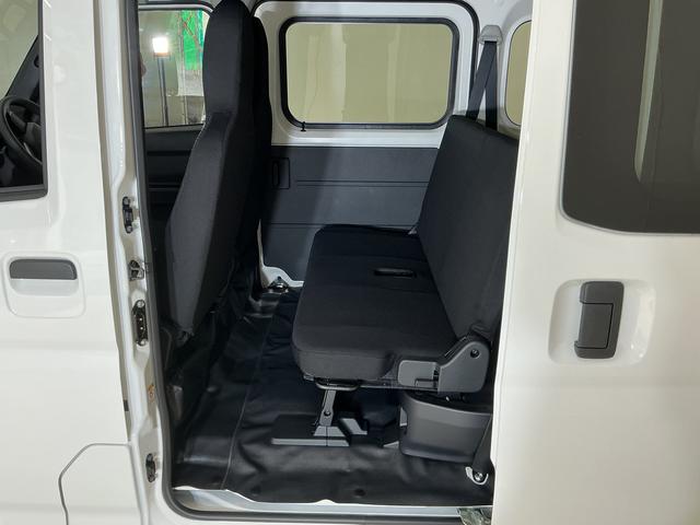 ハイゼットカーゴＤＸ　届出済み未使用車　電子制御式４ＷＤ　ＣＶＴ車　ラジオ届出済み未使用車　電子制御式４ＷＤ　ＣＶＴ車　ラジオデッキ　コーナーセンサー　オートハイビーム　キーレスエントリー　オートライト　スペアキー有り　スマートアシスト　アイドリングストップ　横滑り防止装置（京都府）の中古車