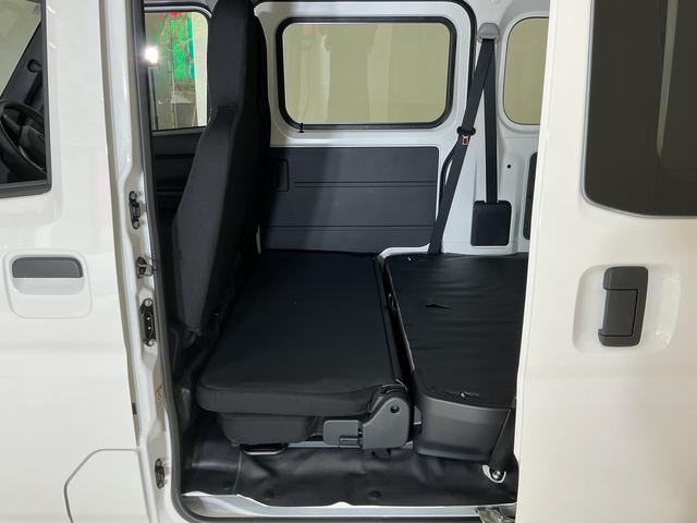 ハイゼットカーゴＤＸ　届出済み未使用車　電子制御式４ＷＤ　ＣＶＴ車　ラジオ届出済み未使用車　電子制御式４ＷＤ　ＣＶＴ車　ラジオデッキ　コーナーセンサー　オートハイビーム　キーレスエントリー　オートライト　スペアキー有り　スマートアシスト　アイドリングストップ　横滑り防止装置（京都府）の中古車