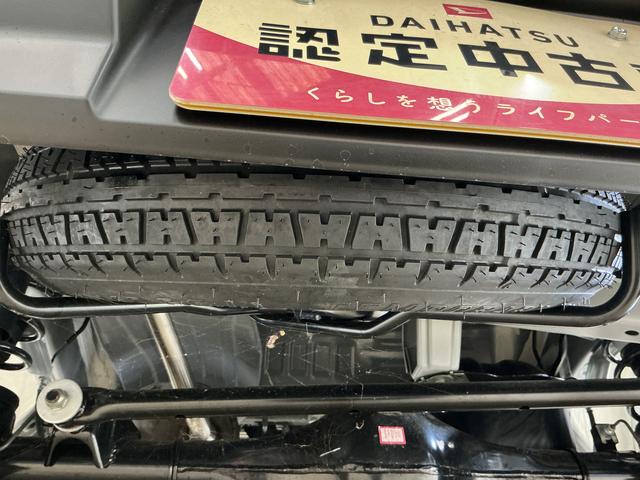 ハイゼットカーゴＤＸ　届出済み未使用車　電子制御式４ＷＤ　ＣＶＴ車　ラジオ届出済み未使用車　電子制御式４ＷＤ　ＣＶＴ車　ラジオデッキ　コーナーセンサー　オートハイビーム　キーレスエントリー　オートライト　スペアキー有り　スマートアシスト　アイドリングストップ　横滑り防止装置（京都府）の中古車