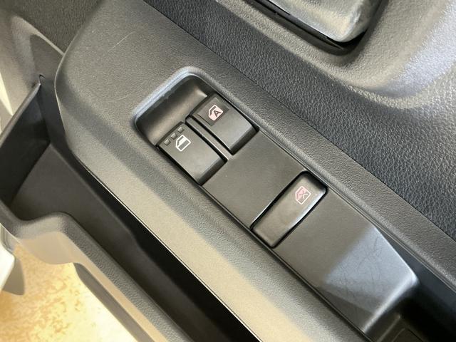 ハイゼットカーゴＤＸ　届出済み未使用車　電子制御式４ＷＤ　ＣＶＴ車　ラジオ届出済み未使用車　電子制御式４ＷＤ　ＣＶＴ車　ラジオデッキ　コーナーセンサー　オートハイビーム　キーレスエントリー　オートライト　スペアキー有り　スマートアシスト　アイドリングストップ　横滑り防止装置（京都府）の中古車